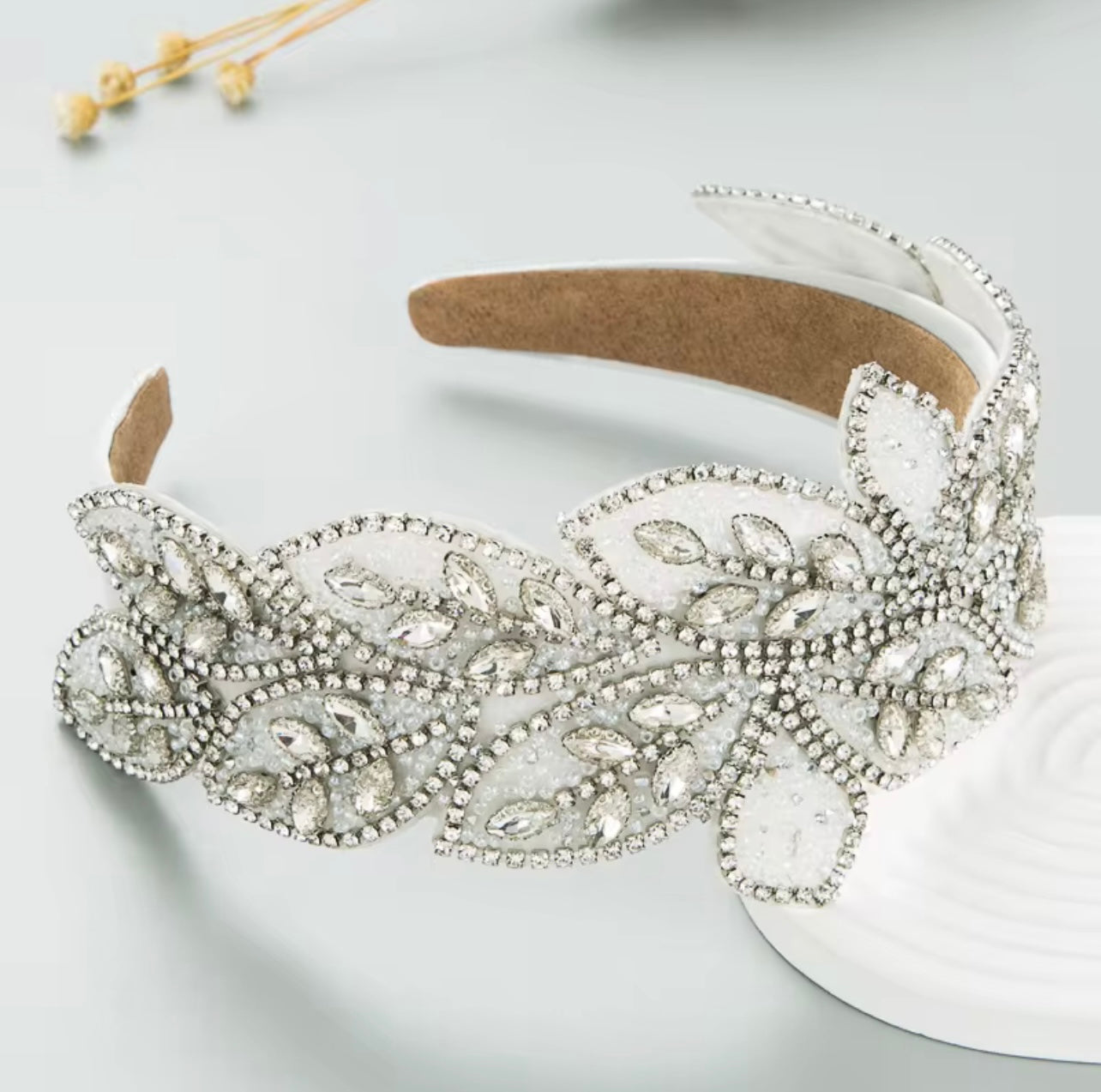 Wide-Brimmed Leaf-Shaped Rhinestone Crystal High-End Headband Emerald White